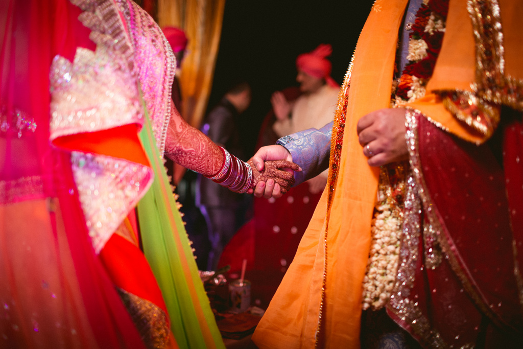 destination-dubai-hindu-wedding-into-candid-photography-pd-00621.jpg