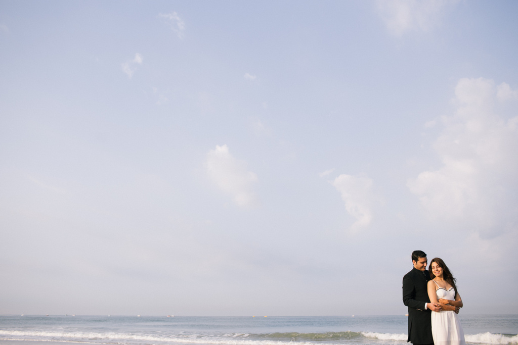 goa-beach-pre-wedding-couple-session-into-candid-photography-mk-13.jpg