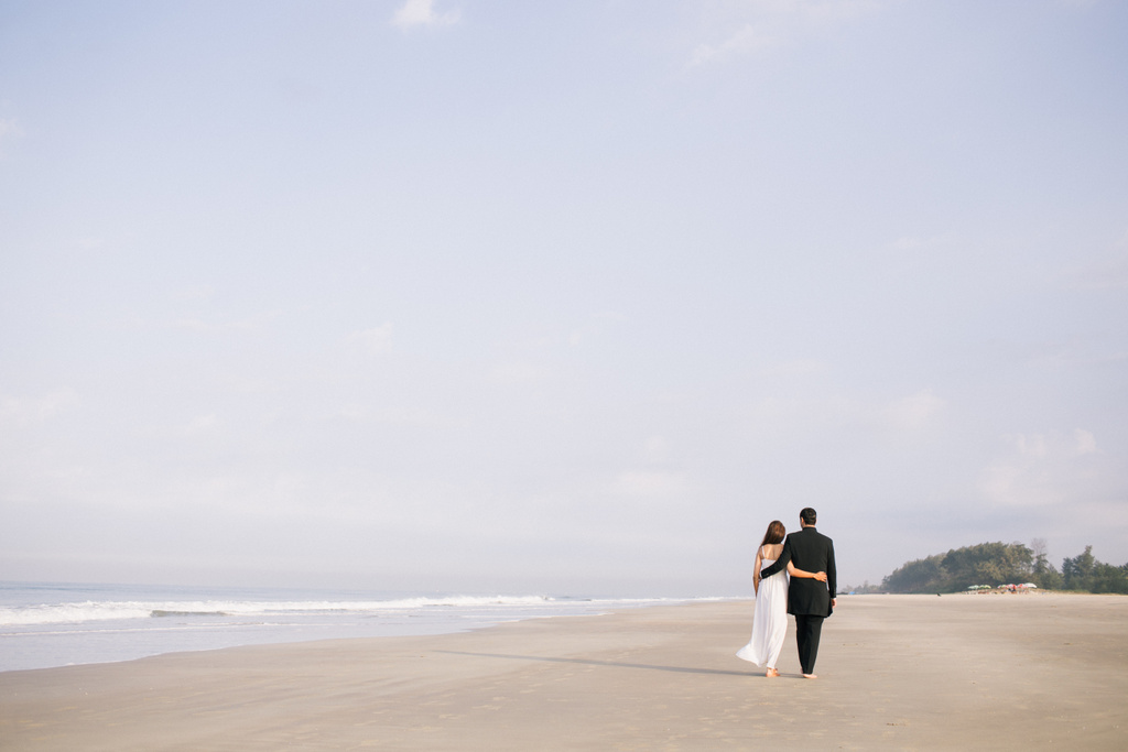 goa-beach-pre-wedding-couple-session-into-candid-photography-mk-16.jpg