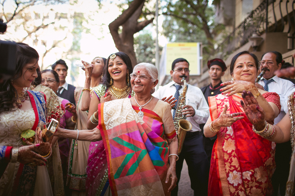 into-candid-photography-hindu-wedding-mumbai-ks-14.jpg