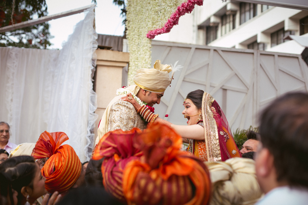 into-candid-photography-hindu-wedding-mumbai-ks-19.jpg