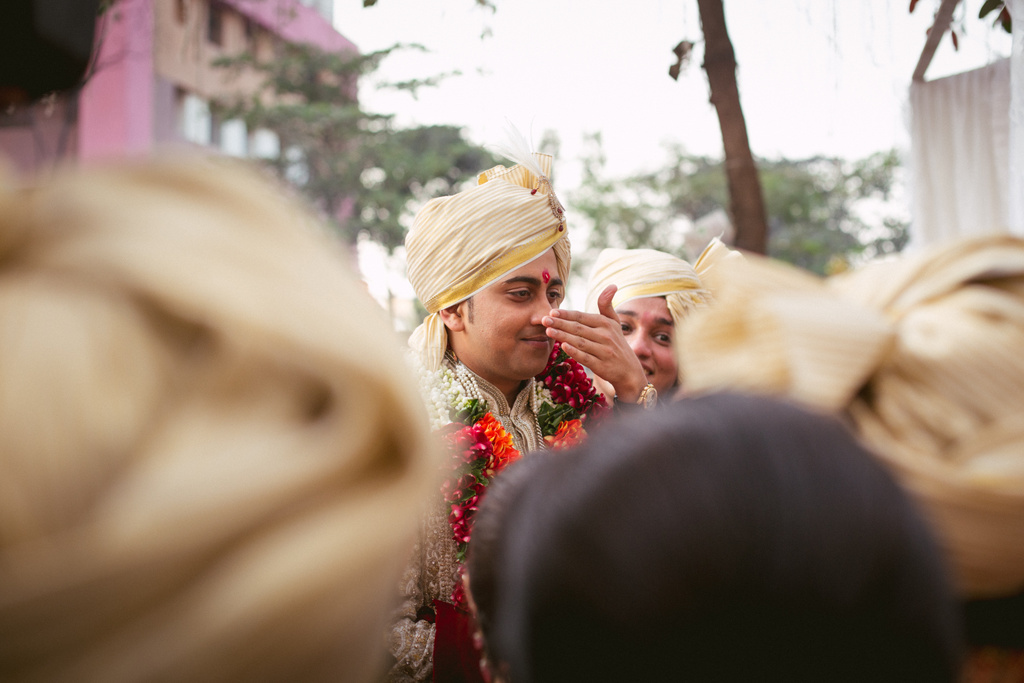 into-candid-photography-hindu-wedding-mumbai-ks-21.jpg