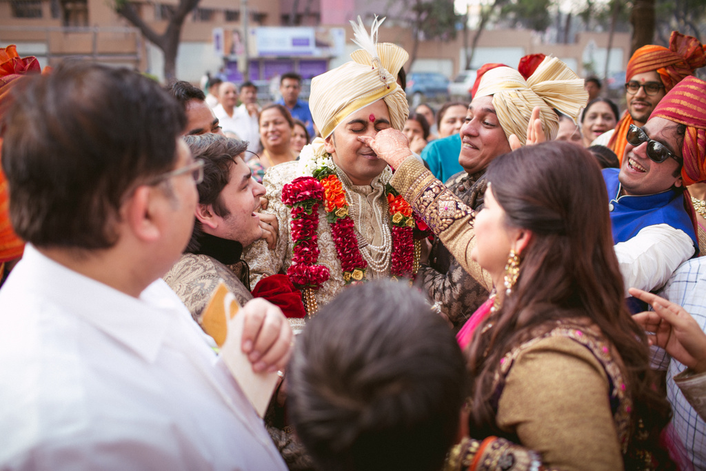 into-candid-photography-hindu-wedding-mumbai-ks-22.jpg