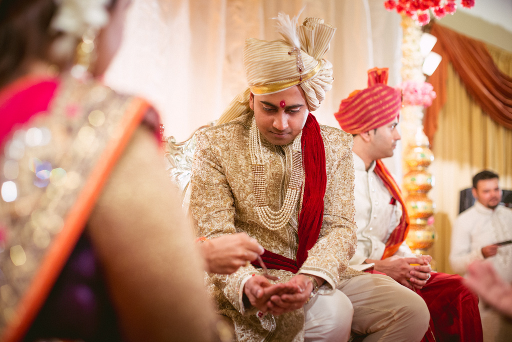 into-candid-photography-hindu-wedding-mumbai-ks-26.jpg