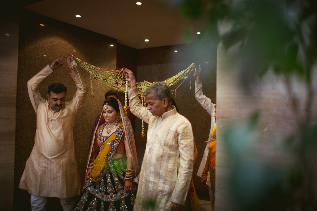 into-candid-photography-hindu-wedding-mumbai-ks-30.jpg