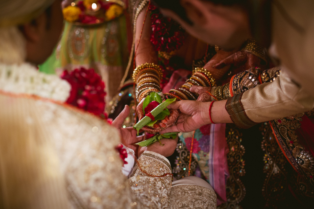 into-candid-photography-hindu-wedding-mumbai-ks-36.jpg