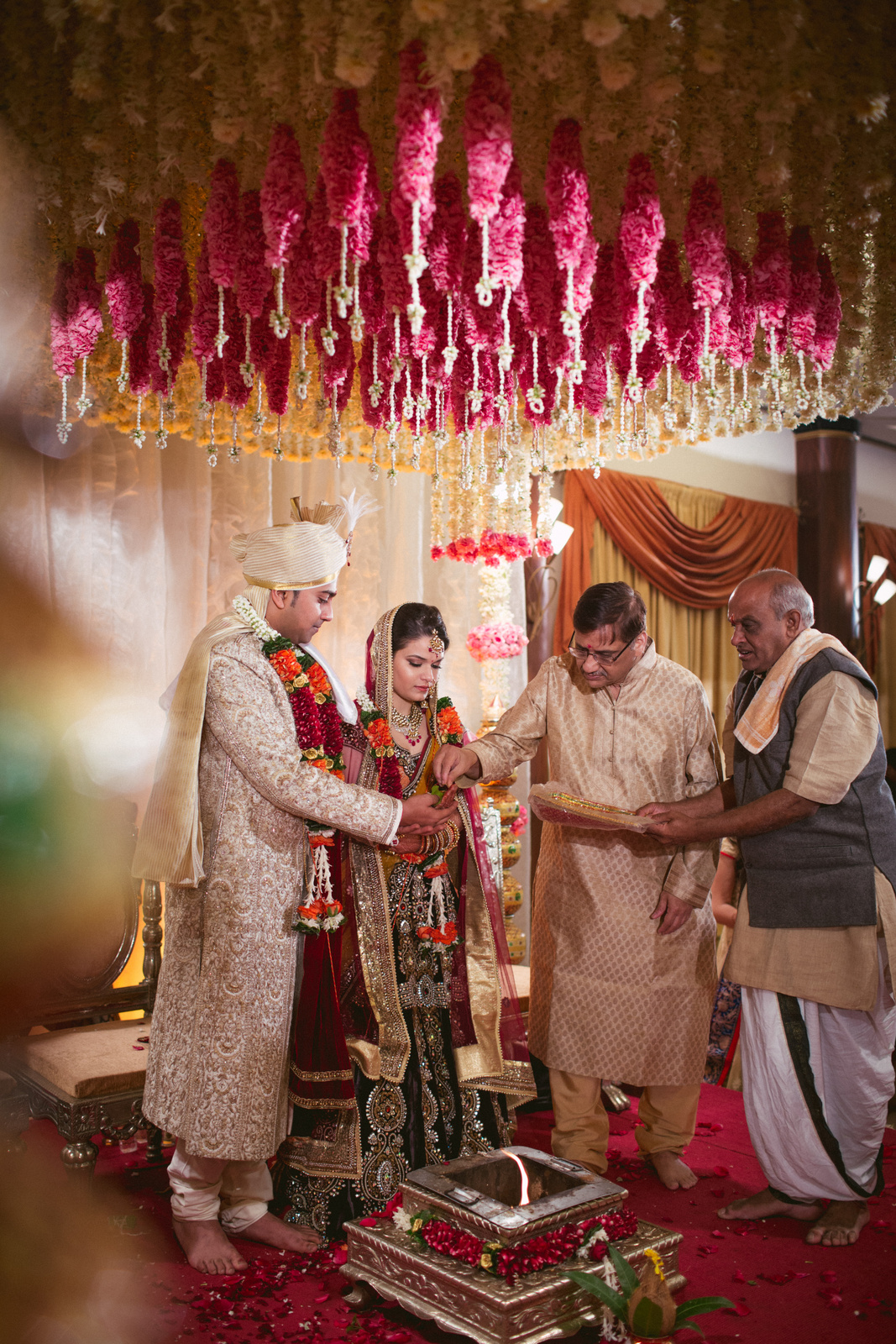 into-candid-photography-hindu-wedding-mumbai-ks-38.jpg