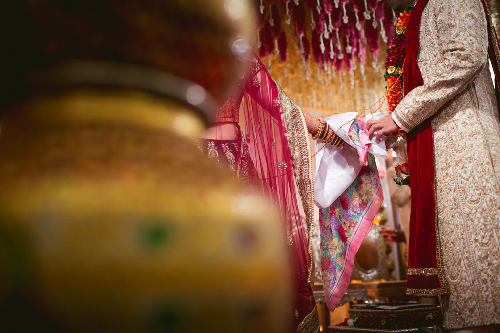 into-candid-photography-hindu-wedding-mumbai-ks-39.jpg