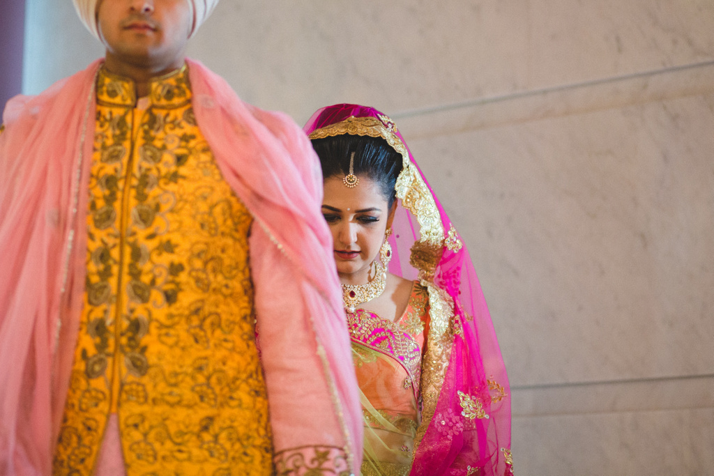 destination-wedding-photography-dubai-into-candid-gurudwara-rv-049.jpg
