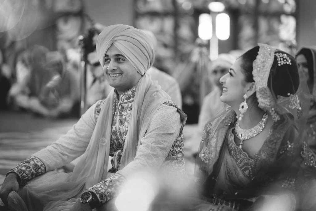 destination-wedding-photography-dubai-into-candid-gurudwara-rv-054.jpg