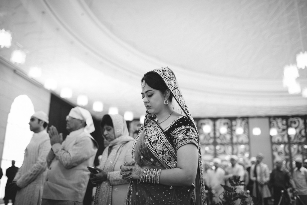 destination-wedding-photography-dubai-into-candid-gurudwara-rv-060.jpg
