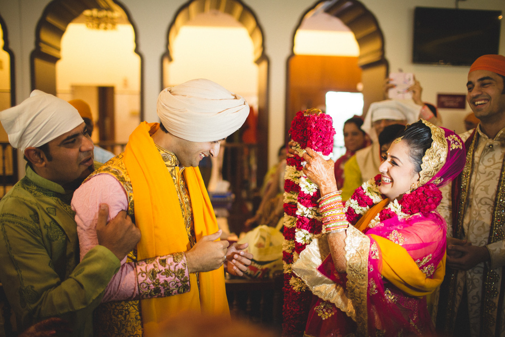 destination-wedding-photography-dubai-into-candid-gurudwara-rv-066.jpg