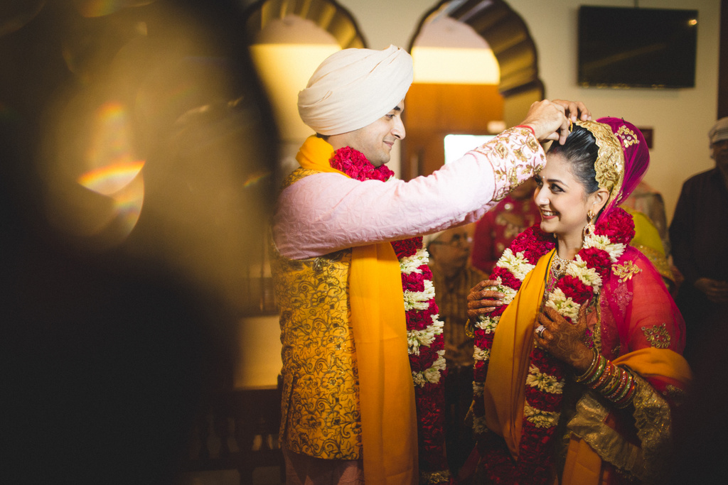 destination-wedding-photography-dubai-into-candid-gurudwara-rv-067.jpg