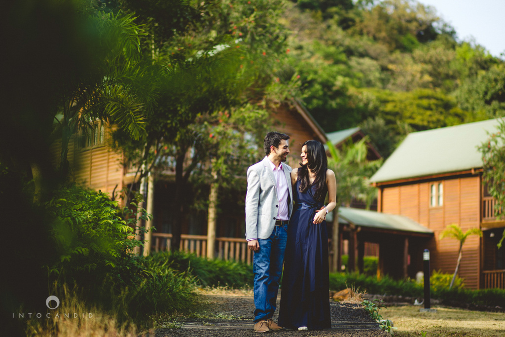 aambyvalley-lonavala-coupleshoot-prewedding-intocandid-ma-03.jpg