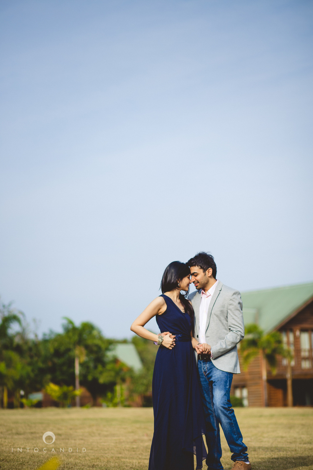 aambyvalley-lonavala-coupleshoot-prewedding-intocandid-ma-06.jpg