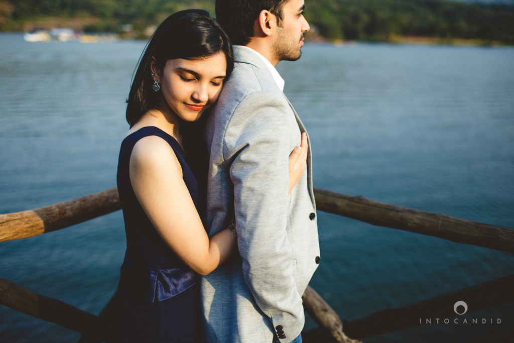 aambyvalley-lonavala-coupleshoot-prewedding-intocandid-ma-17.jpg