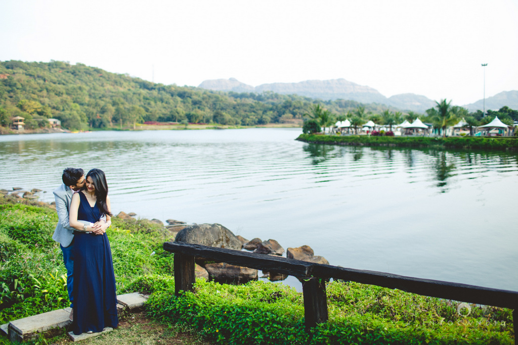 aambyvalley-lonavala-coupleshoot-prewedding-intocandid-ma-22.jpg