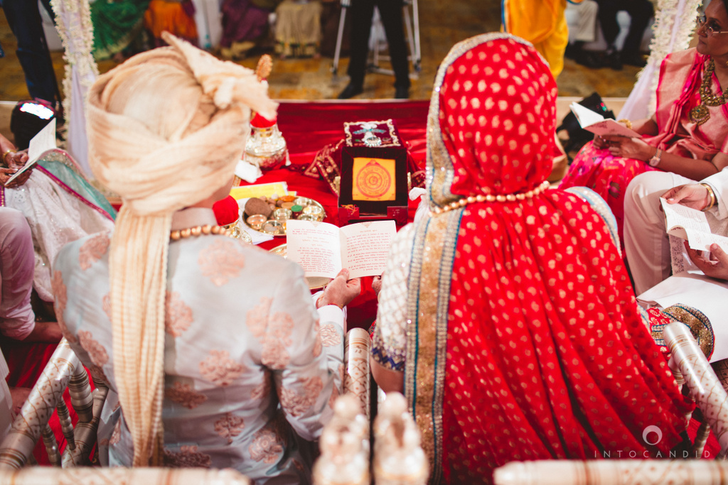 saharastar-mumbai-hindu-wedding-photography-intocandid-ma-36.jpg