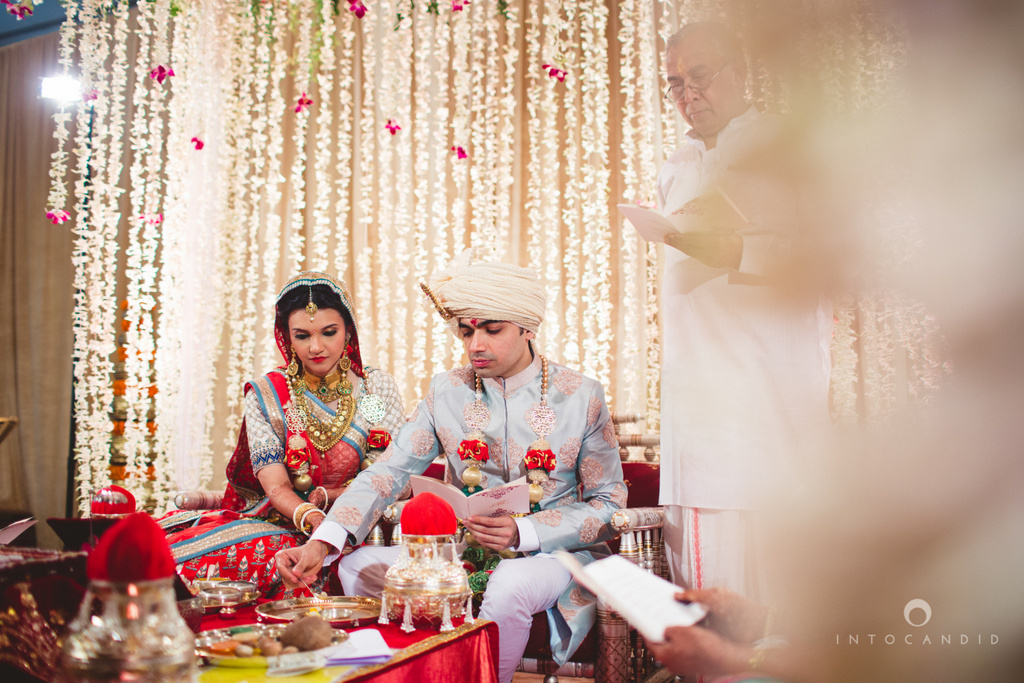 saharastar-mumbai-hindu-wedding-photography-intocandid-ma-37.jpg
