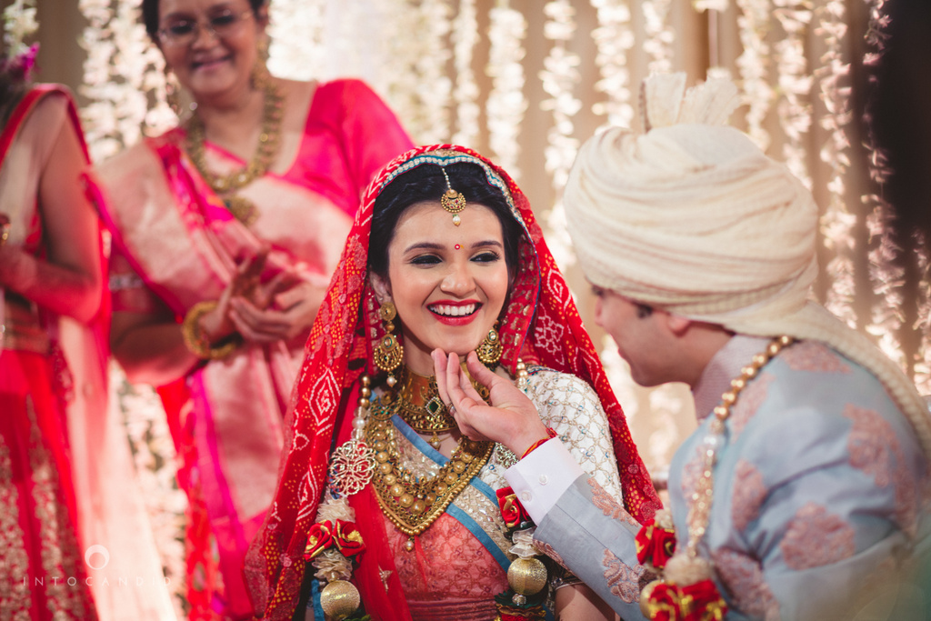 saharastar-mumbai-hindu-wedding-photography-intocandid-ma-40.jpg