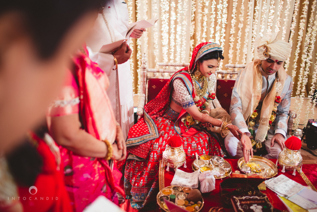 saharastar-mumbai-hindu-wedding-photography-intocandid-ma-41.jpg