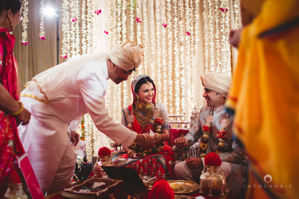 saharastar-mumbai-hindu-wedding-photography-intocandid-ma-42.jpg