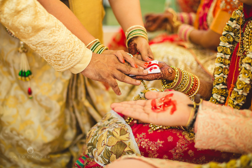 mumbai-gujarati-wedding-photographer-intocandid-photography-tg-061.jpg