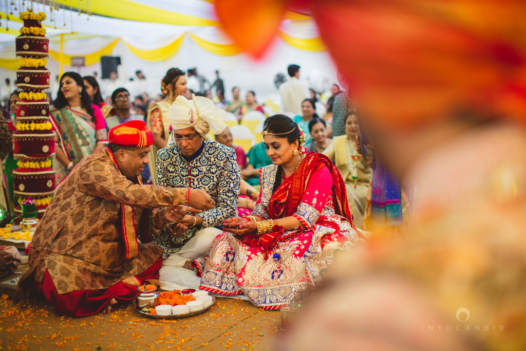 mumbai-gujarati-wedding-photographer-intocandid-photography-tg-084.jpg