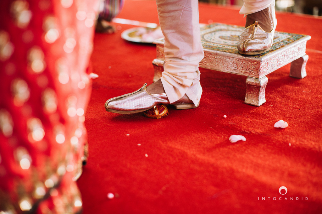 leela-kovalam-wedding-destination-indian-wedding-photography-intocandid-ra-39.jpg