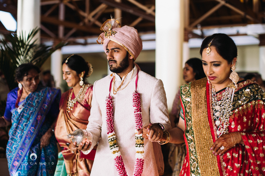 leela-kovalam-wedding-destination-indian-wedding-photography-intocandid-ra-40.jpg