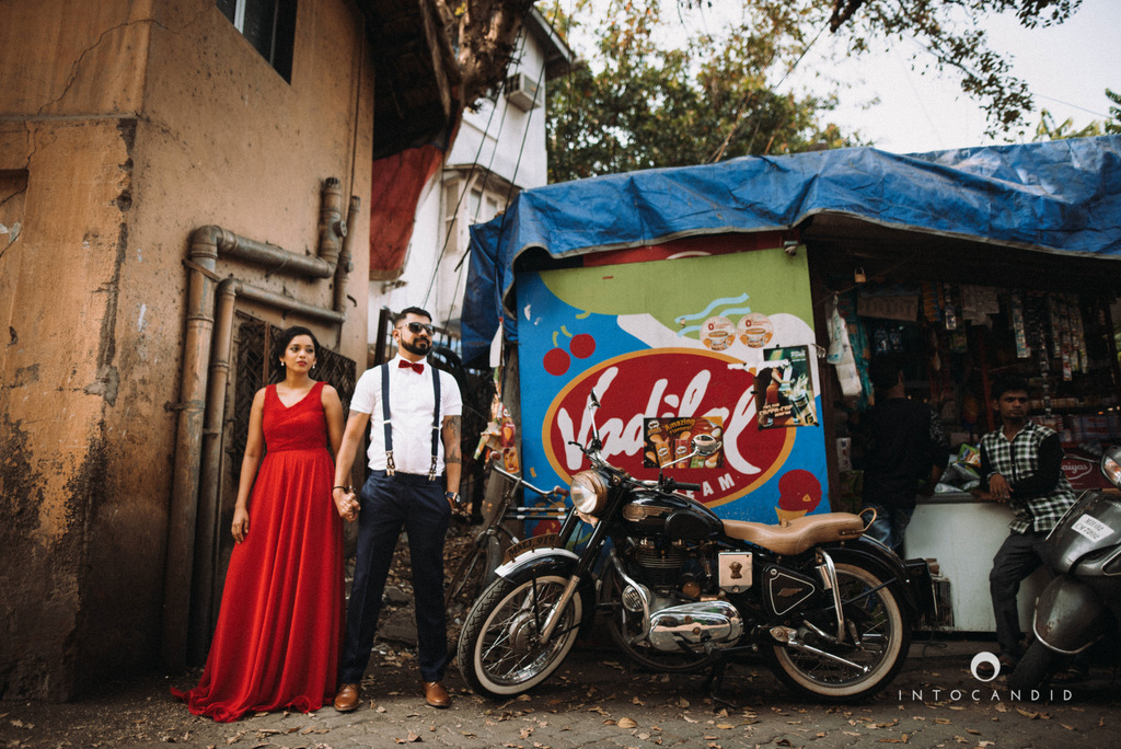 mumbai-street-prewedding-session-intocandid-wedding-photographer-ankitavikrant-02.jpg