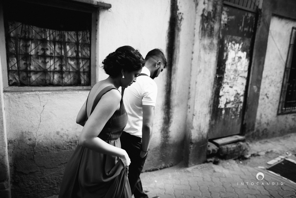 mumbai-street-prewedding-session-intocandid-wedding-photographer-ankitavikrant-05.jpg