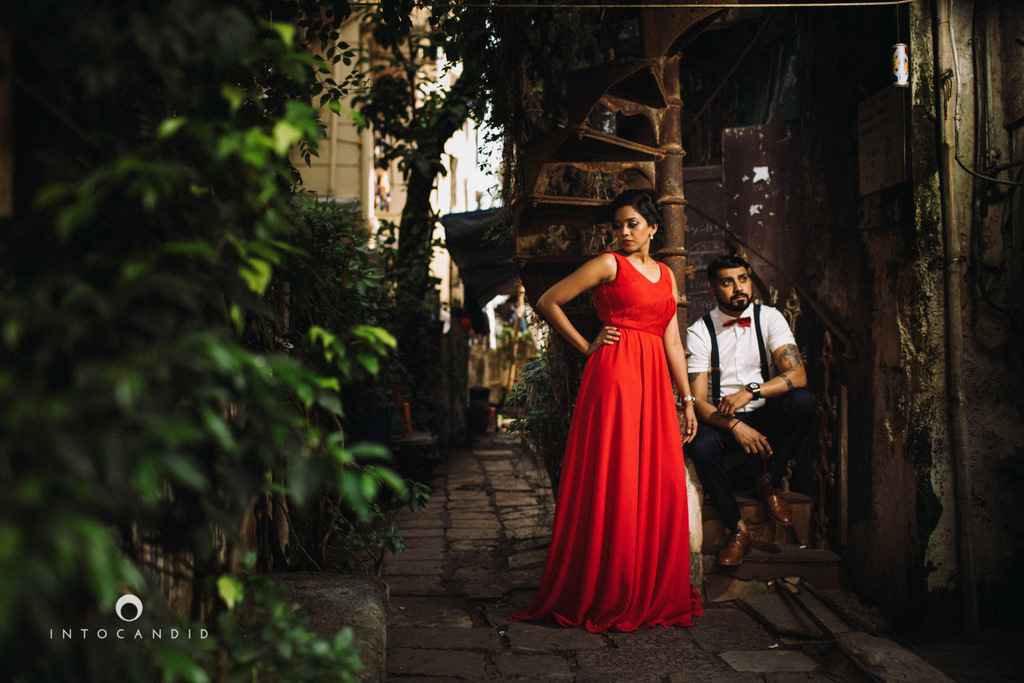 mumbai-street-prewedding-session-intocandid-wedding-photographer-ankitavikrant-17.jpg