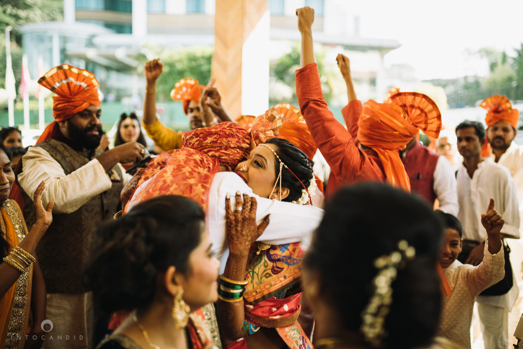 mumbai_marathi_wedding_photographer_intocandid_photography_ketan_manasvi_068.jpg