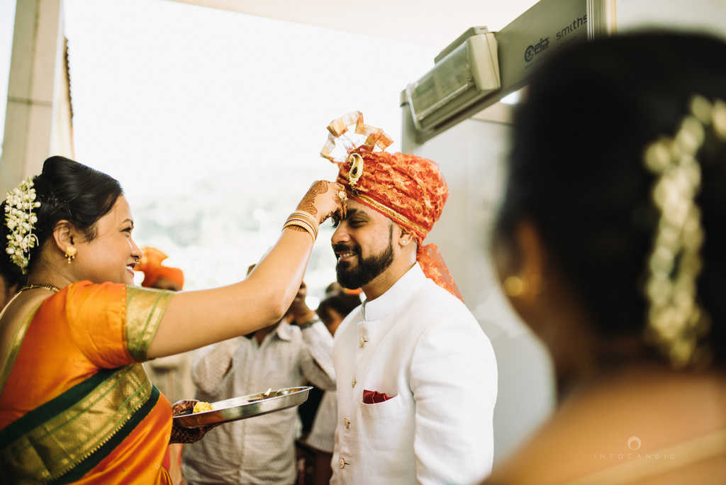 mumbai_marathi_wedding_photographer_intocandid_photography_ketan_manasvi_070.jpg