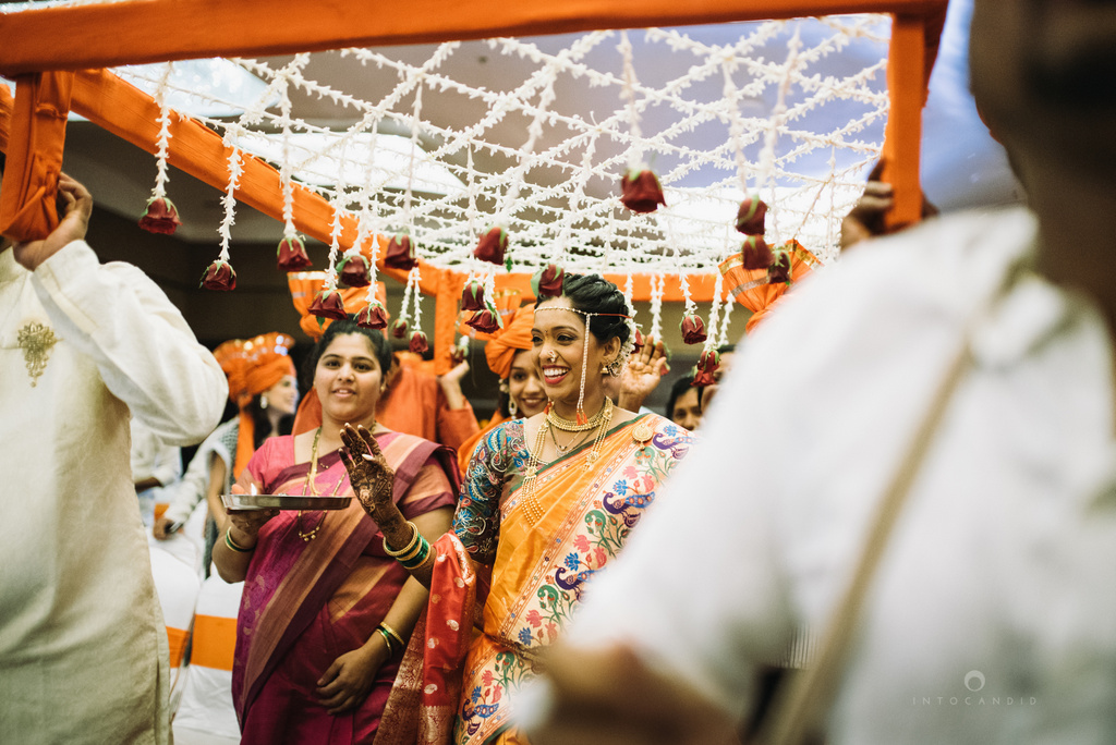 mumbai_marathi_wedding_photographer_intocandid_photography_ketan_manasvi_082.jpg