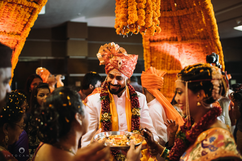 mumbai_marathi_wedding_photographer_intocandid_photography_ketan_manasvi_093.jpg