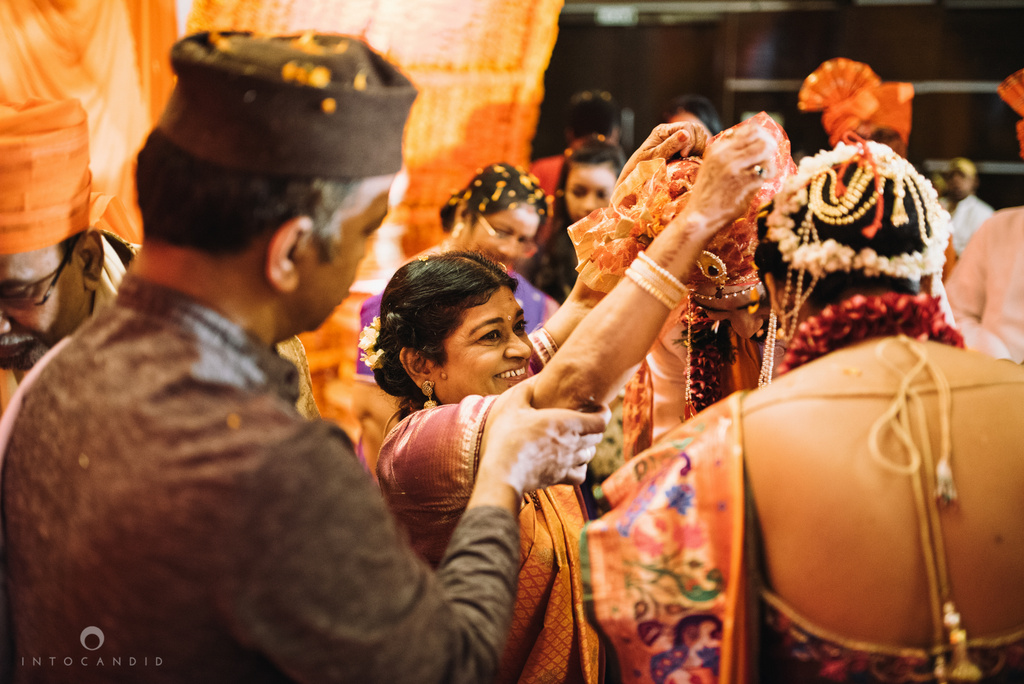 mumbai_marathi_wedding_photographer_intocandid_photography_ketan_manasvi_095.jpg
