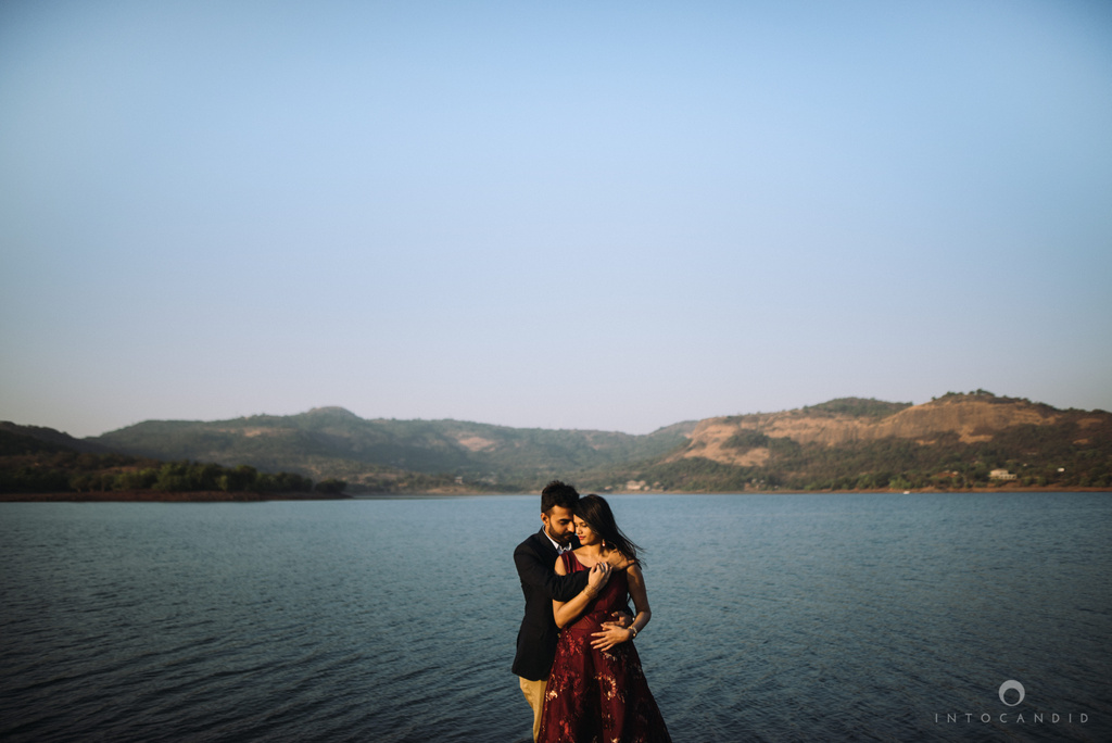 mumbai_wedding_photographer_ketan_manasvi_lonavla_pre_wedding_couple_session_intocandid_photography_13.jpg