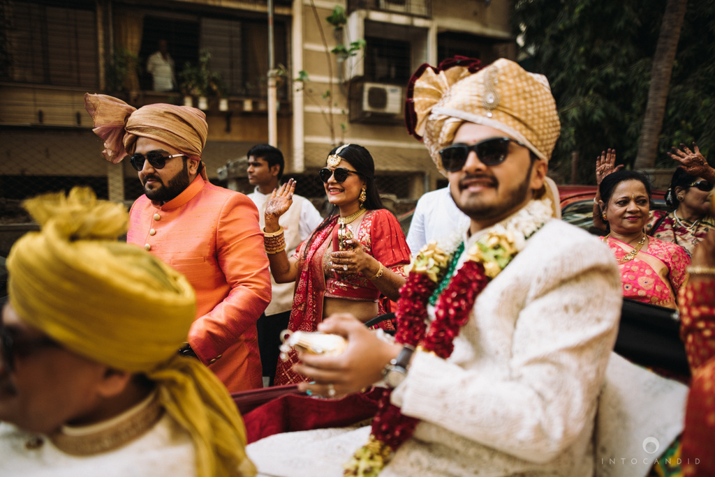 candid_wedding_photographer_mumbai_outdoor_gujarati_wedding_photographer_ketan_manasvi_40.jpg