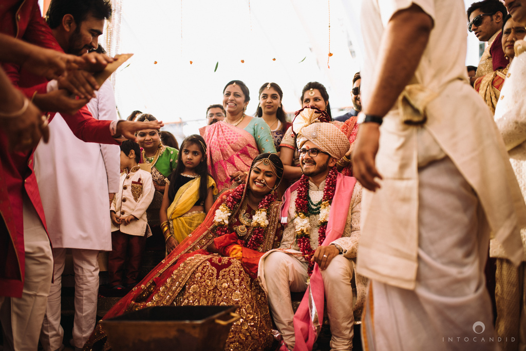candid_wedding_photographer_mumbai_outdoor_gujarati_wedding_photographer_ketan_manasvi_70.jpg