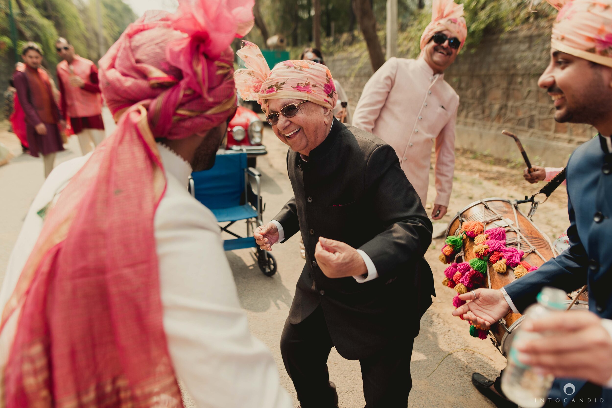 Farmhouse_Wedding_photographer_intocandid_photography_12.jpg