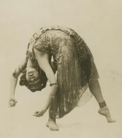La Sylphe dancing Salome (ca. 1908)