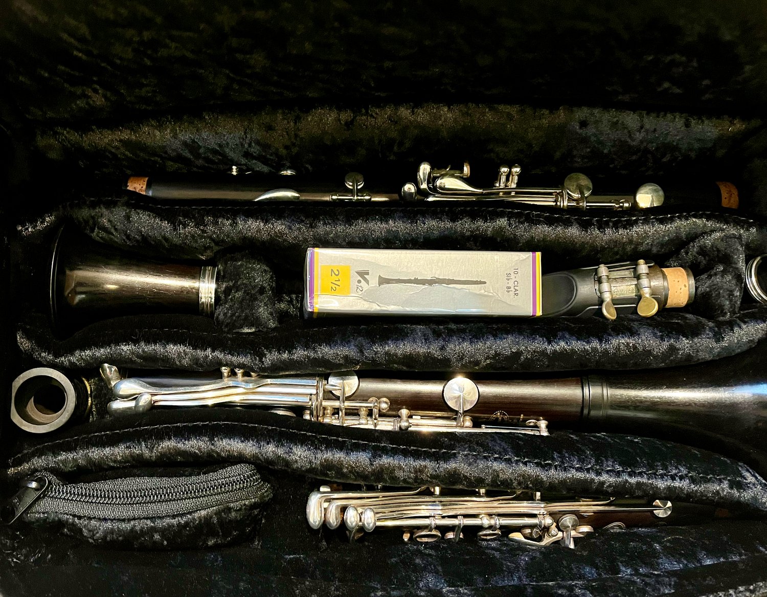 カラフルセット 3個 VILLA BB Clarinet 14 Key, Ebonite Material, Brass Nikle Key,  Reeds Case/Cover 並行輸入品