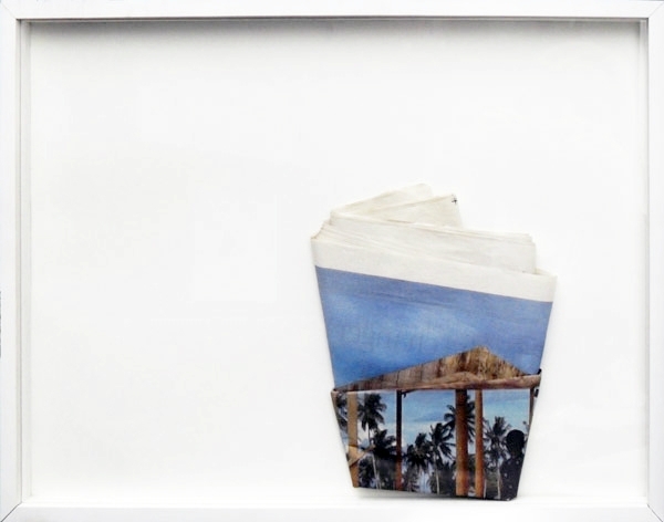 LA CONDITION TROPICALE#2, 2013 Journal, colle (Oeuvre encadrée) Dimensions : 31 x 41 cm