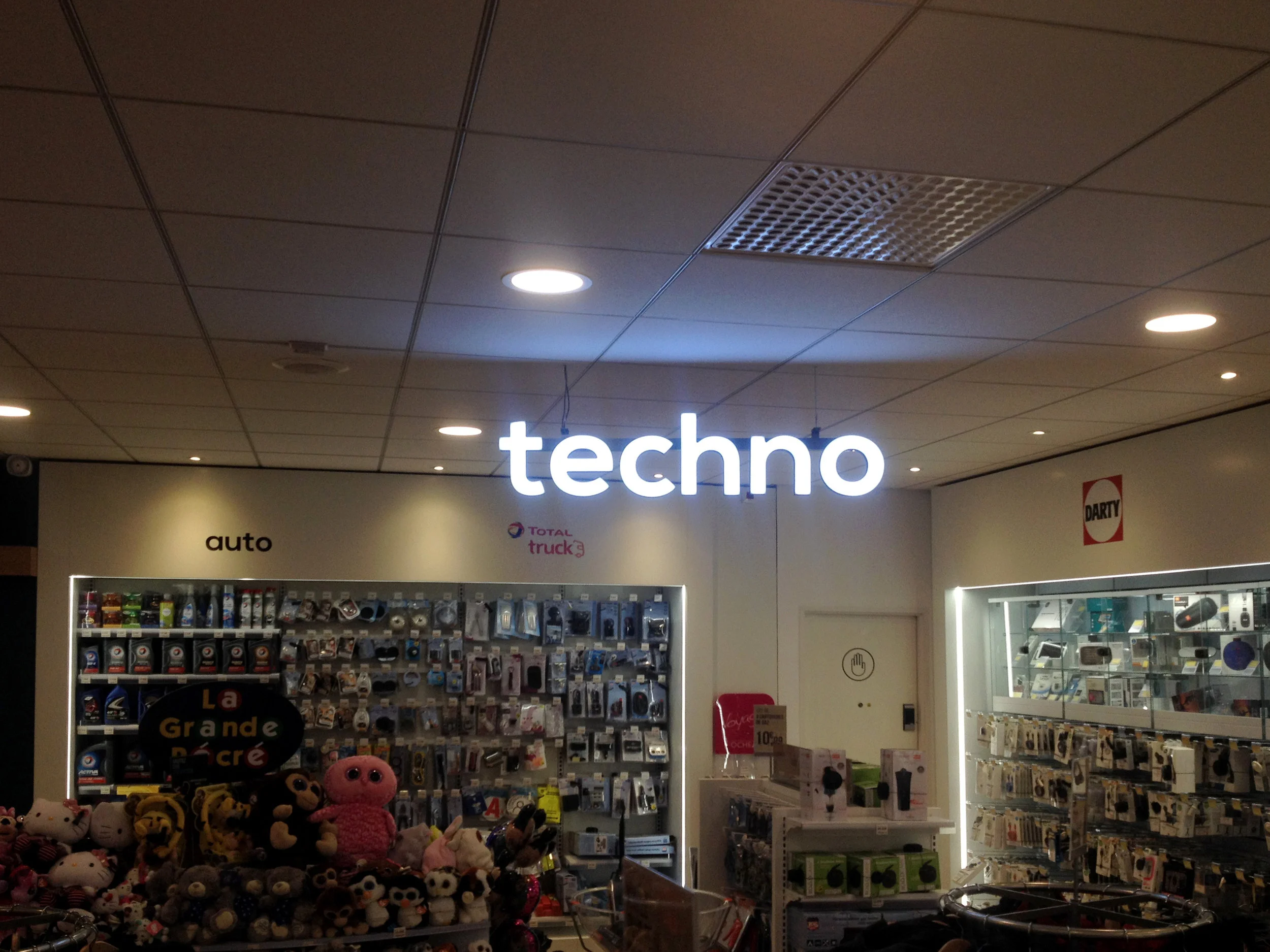 TECHNO.jpg