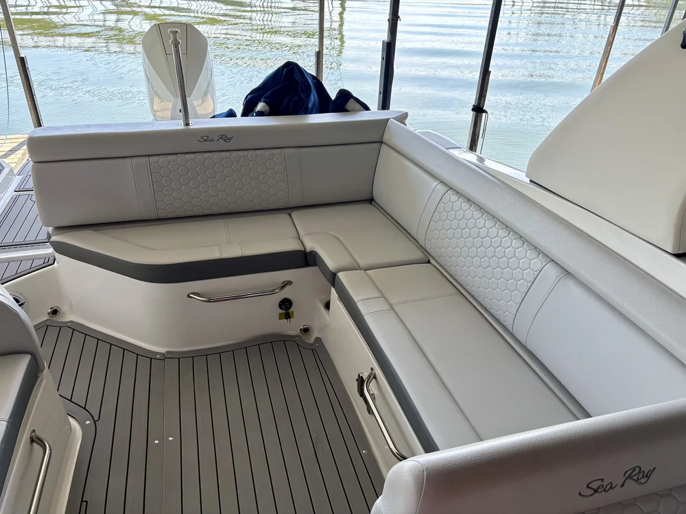 iDeal Yachts — Sea Ray SDX 270 Specs