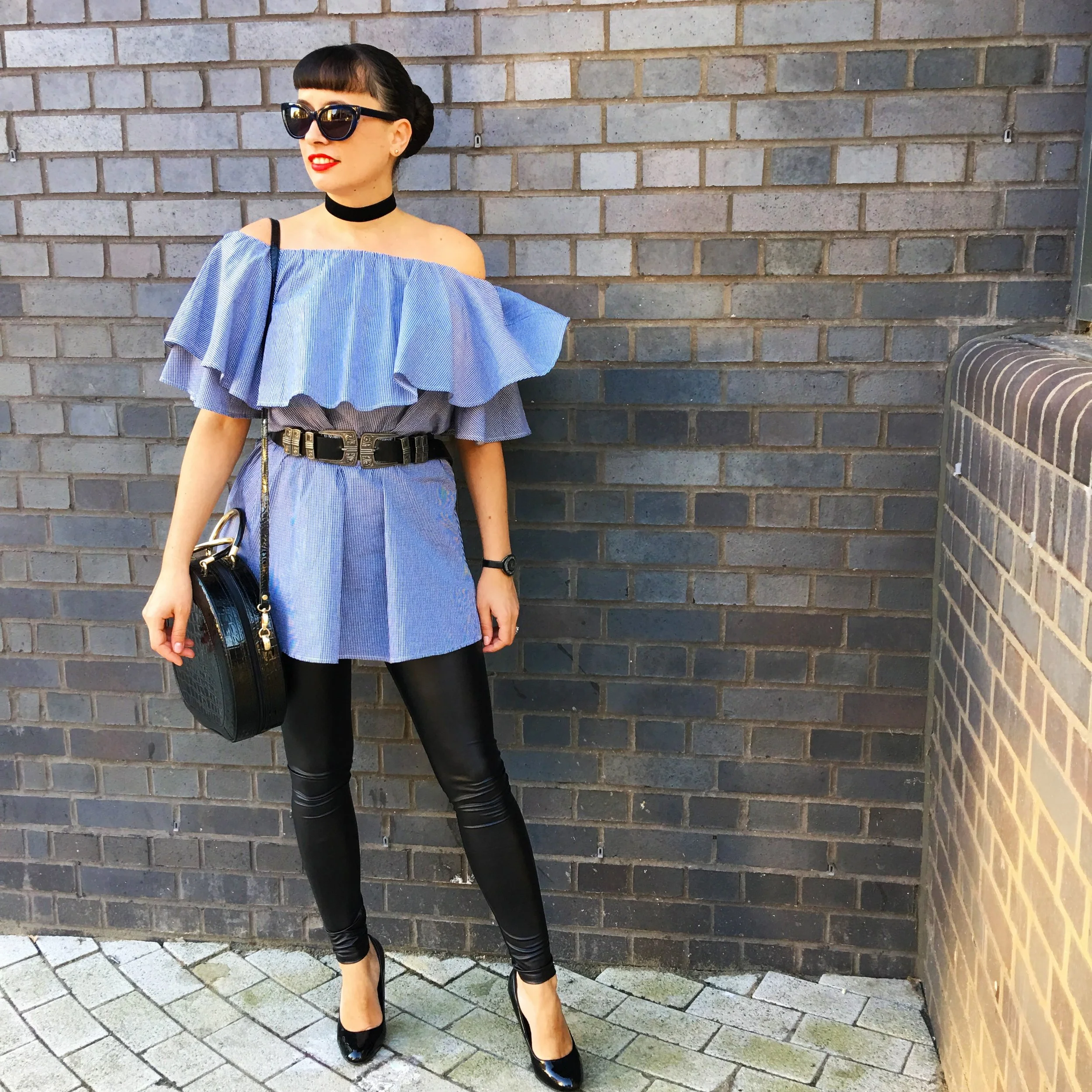 Off the Shoulder Dress: how to wear it when the weather gets cold?