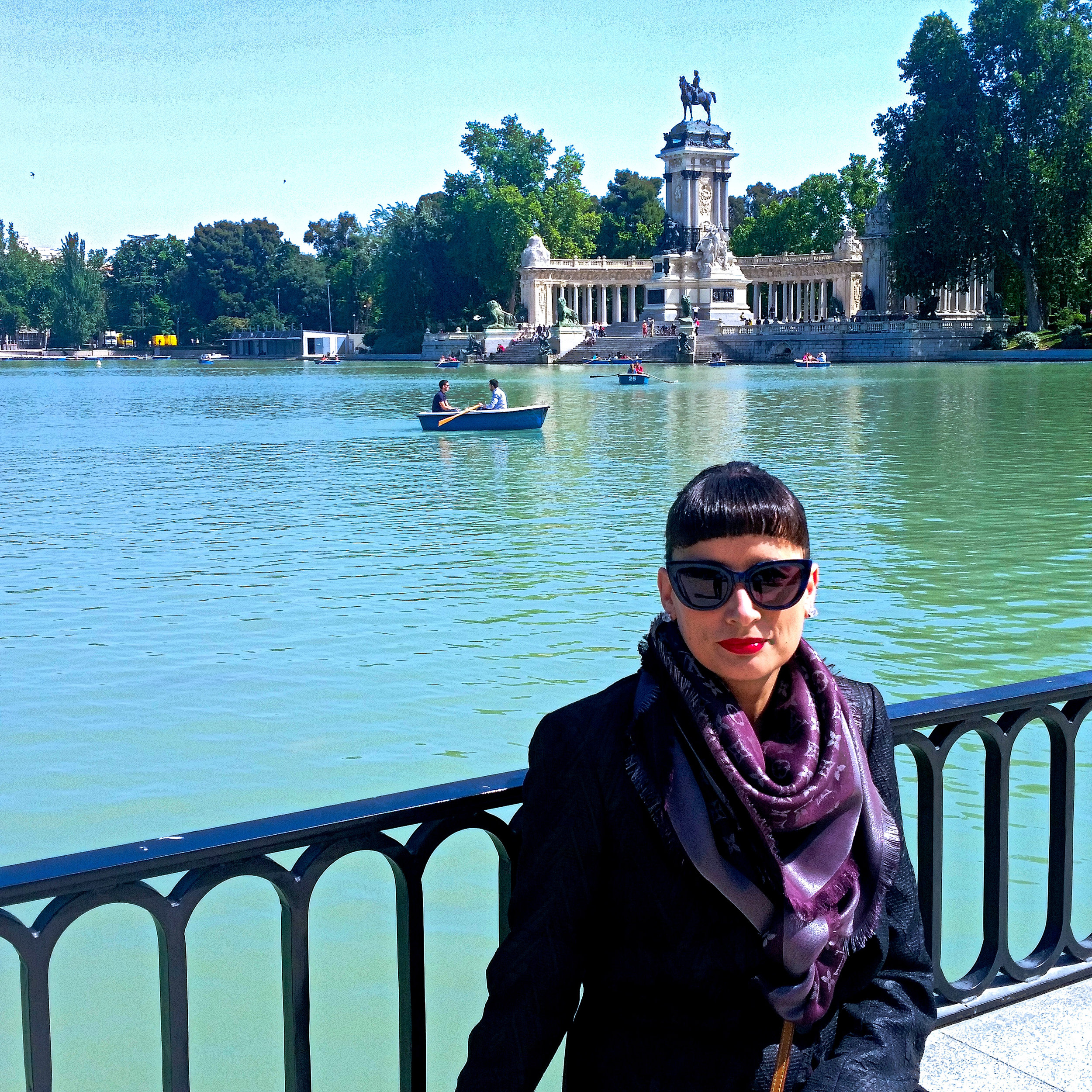 Casual Jeans and Jacket, Madrid park stroll