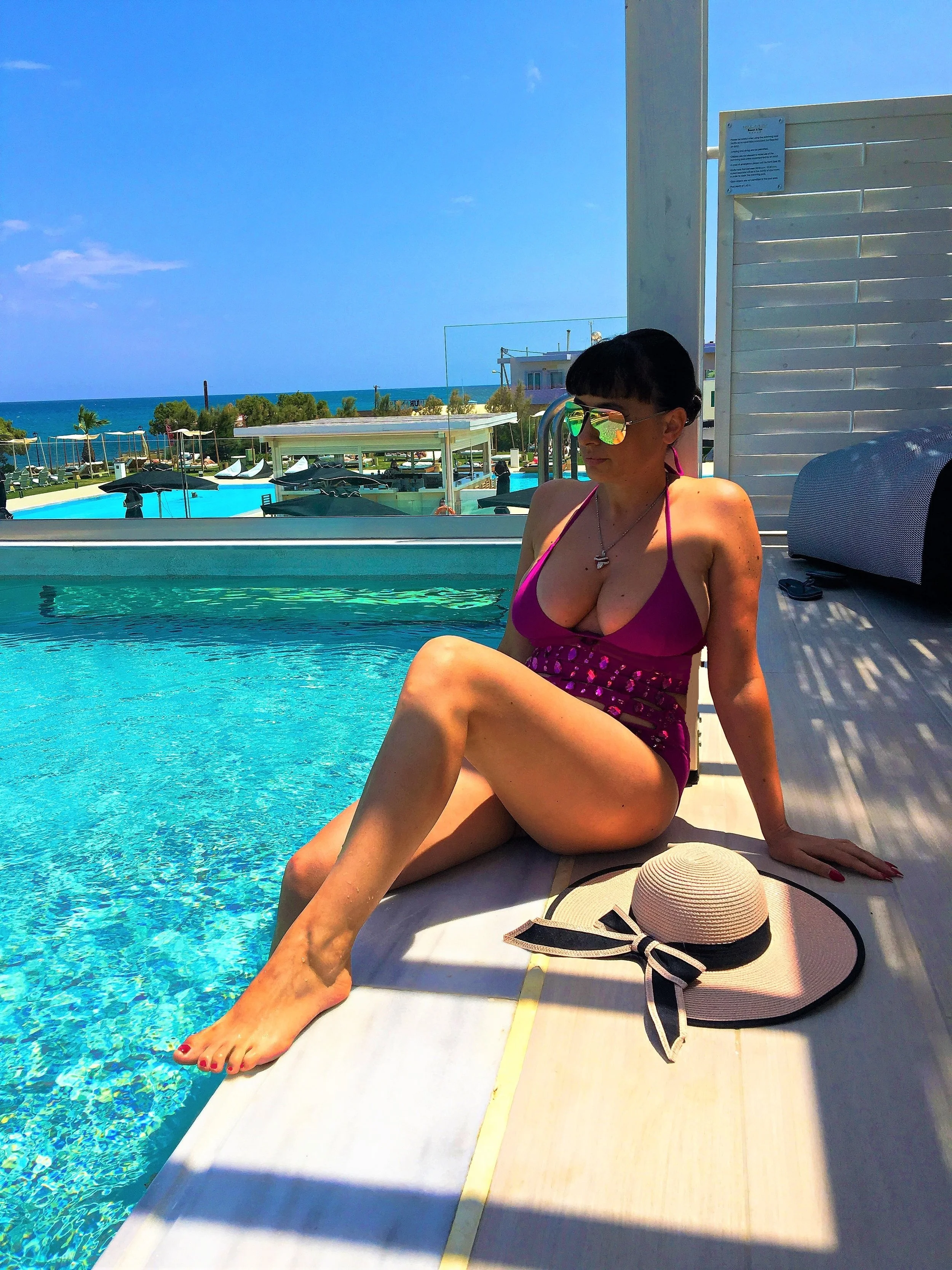 Crete, Greece Holidays: Black Swan